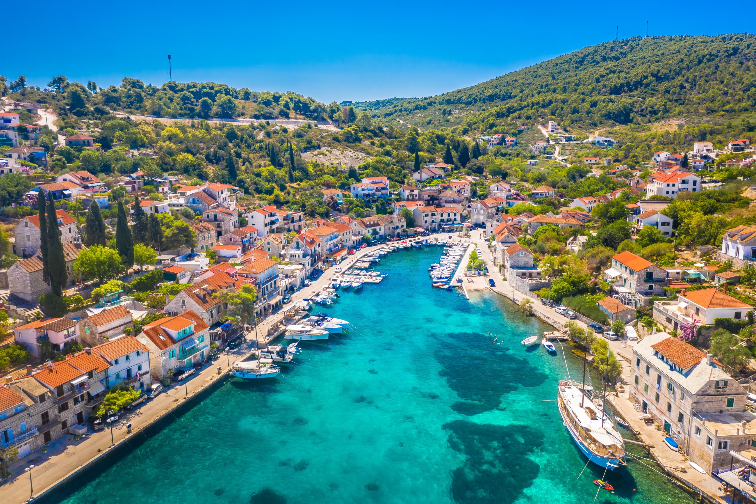 Croatie, Croatie · Îles, vieilles pierres, mer limpide